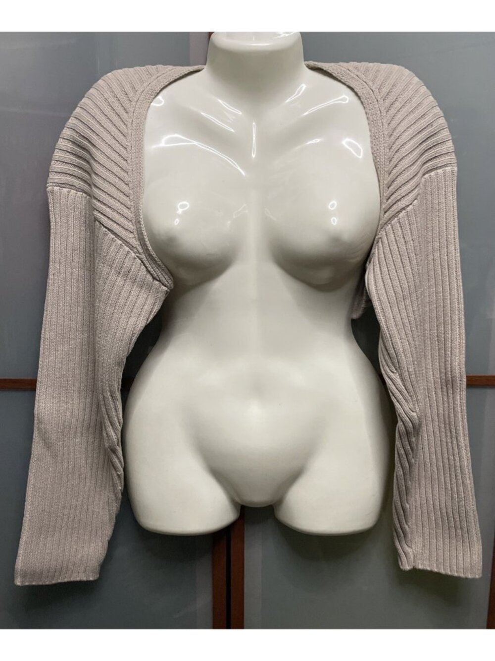 H&M Womens Medium Beige Long Sleeve Cropped Shrug Bolero Sweater Grunge Cottage